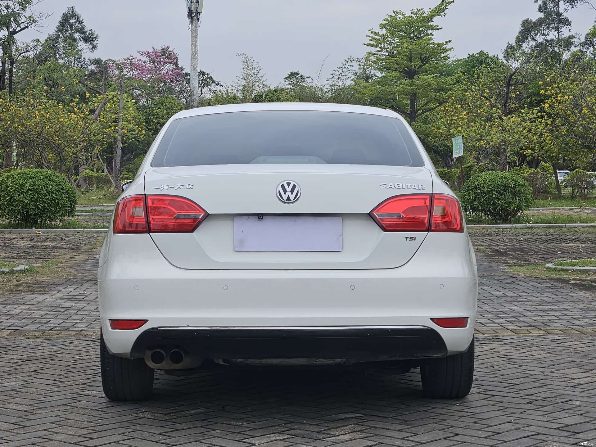 Volkswagen Sagitar, 2012 11