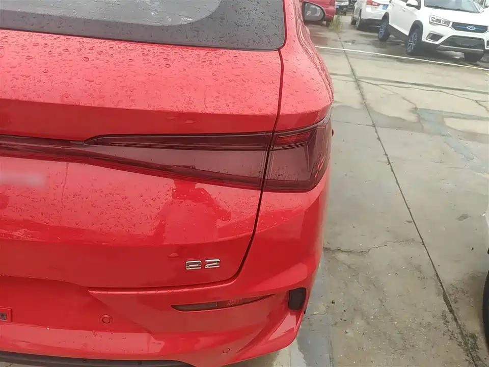 BYD e2