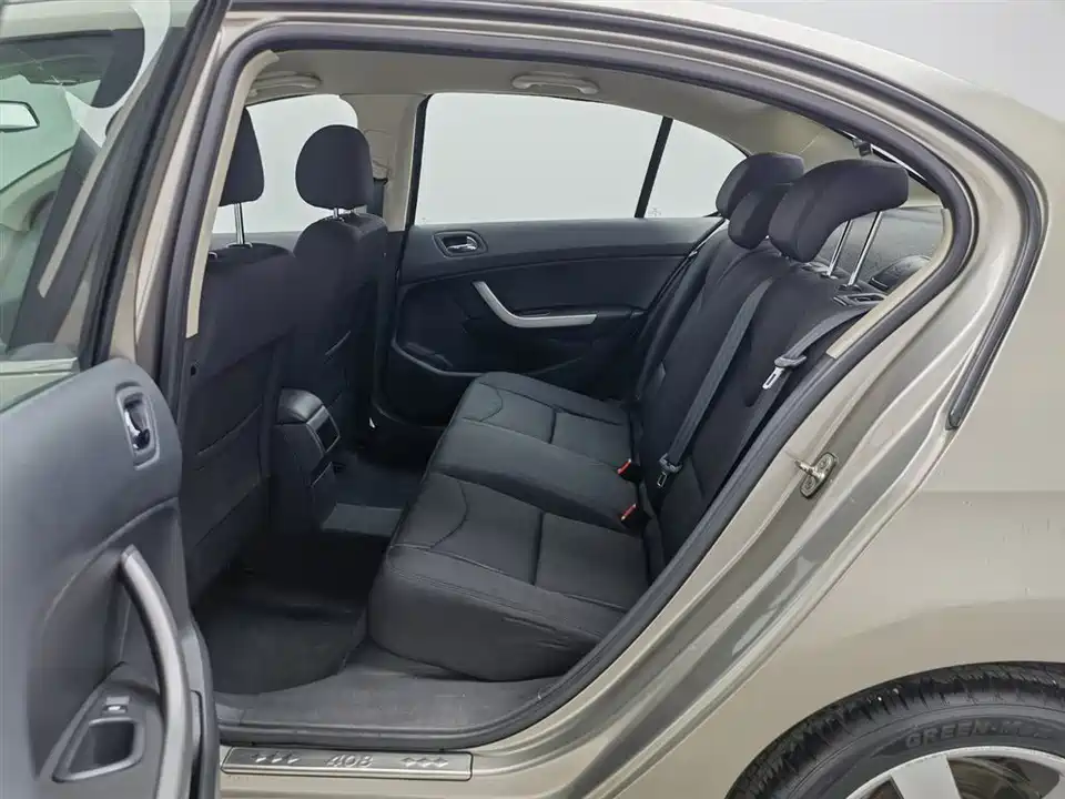 Peugeot 408