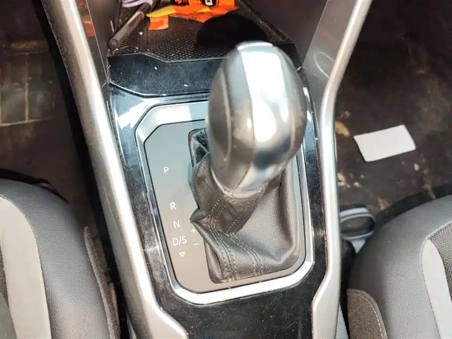 Volkswagen T-ROC exploring Songs