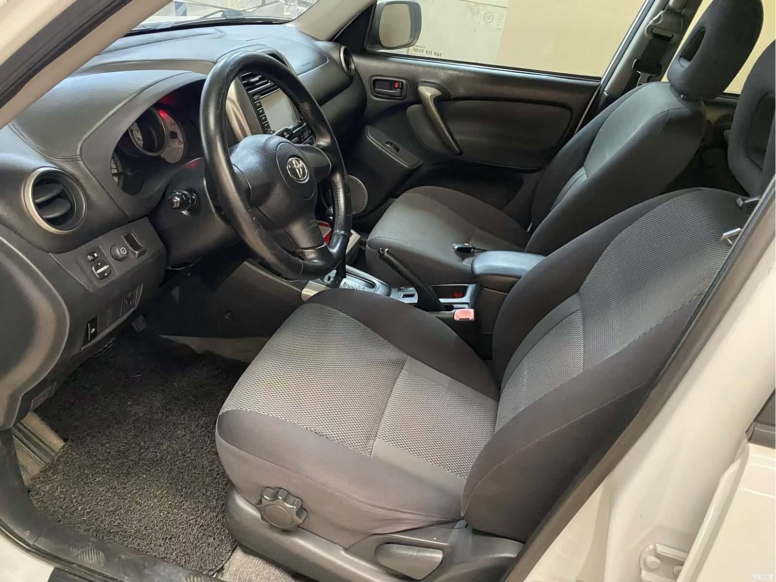 Toyota RAV4, 2004 10