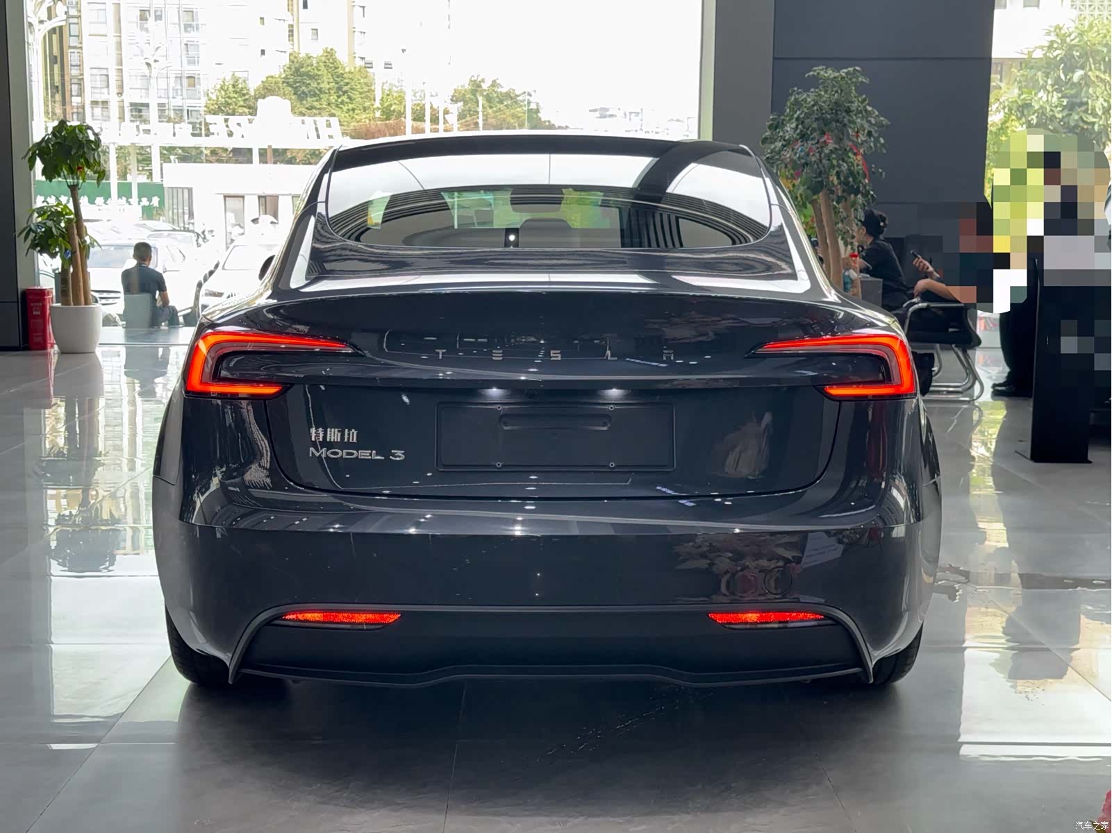 Tesla Model 3, 2025 8