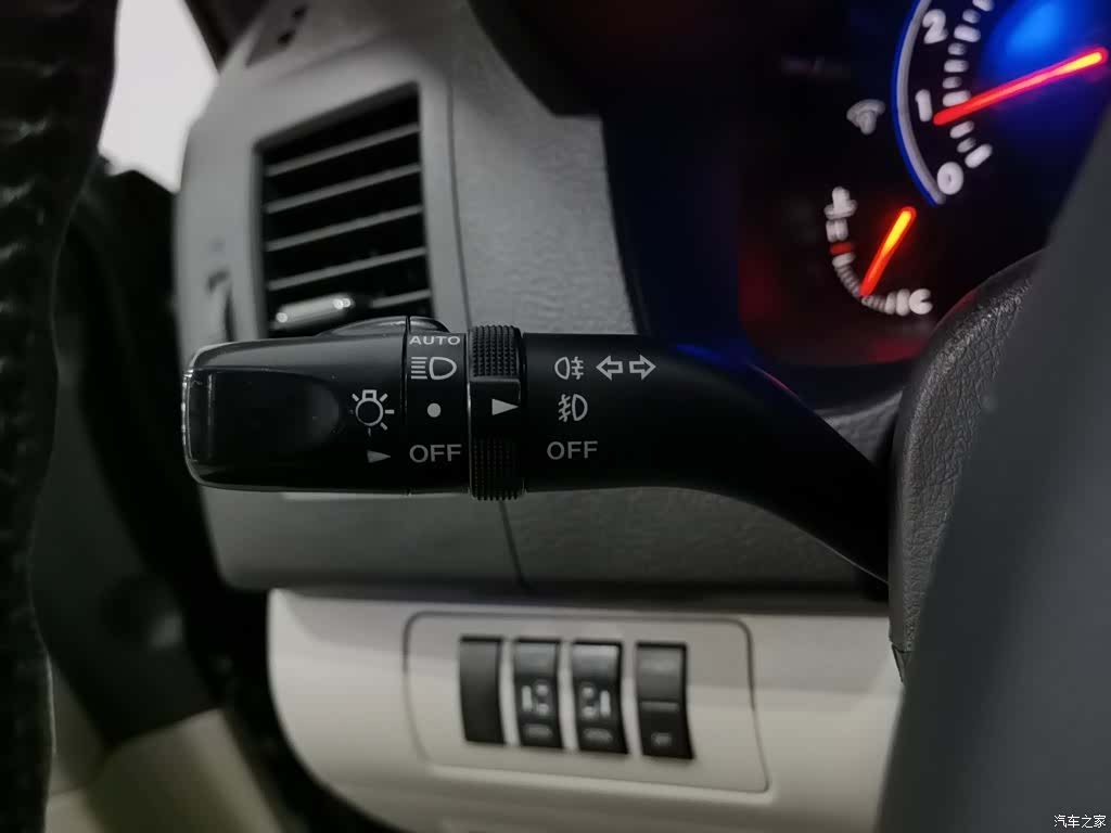 Mazda 8, 2013 21