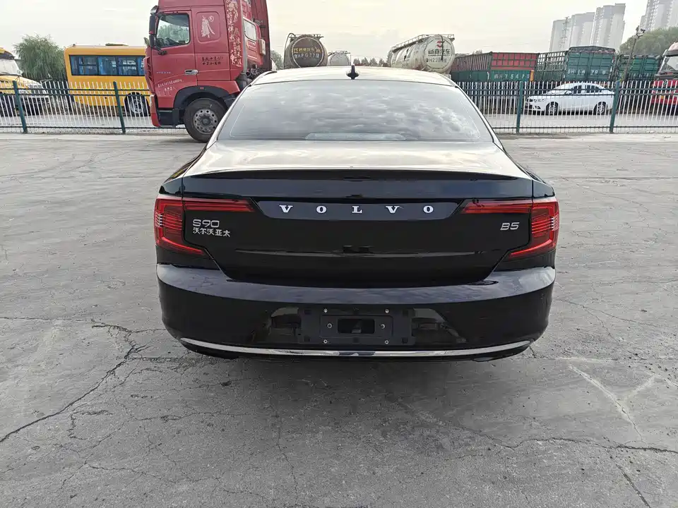 Volvo S90
