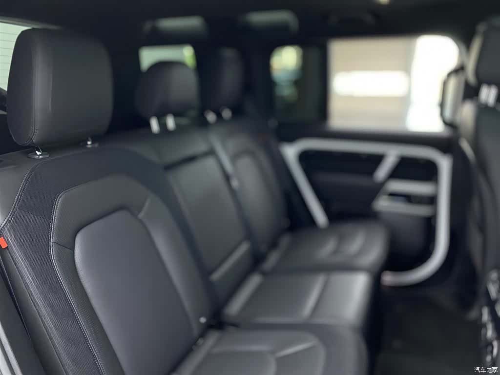 Land Rover Defender, 2024 11