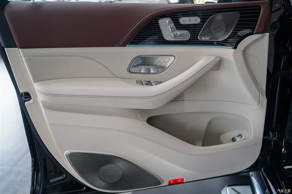Maybach GLS, 2025 11