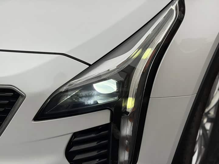 Cadillac XT4 2018 28T liang qu ji shu xing