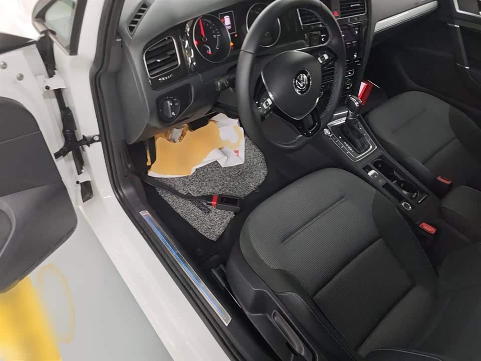 Volkswagen Golf*pure electricity