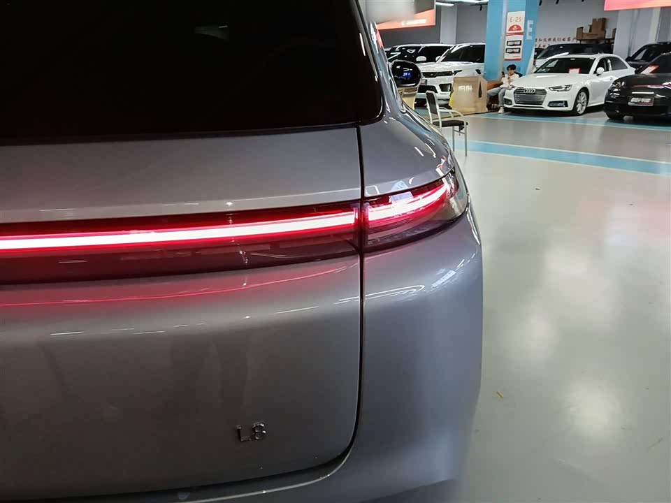 Li Auto Ideal L8