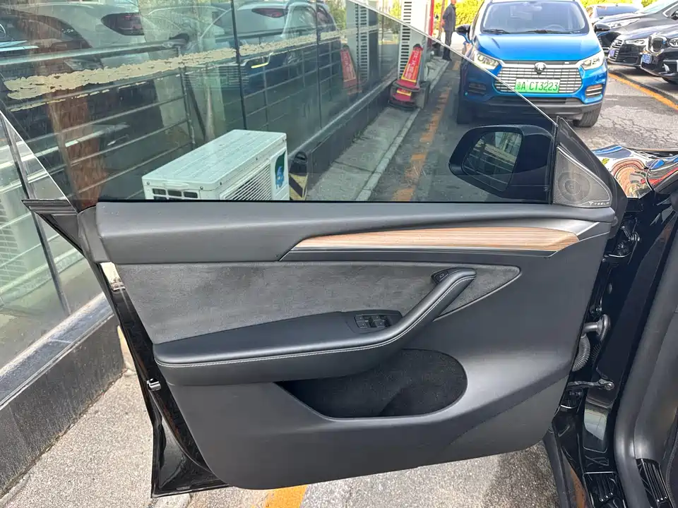 Tesla Model Y Tesla Model Y