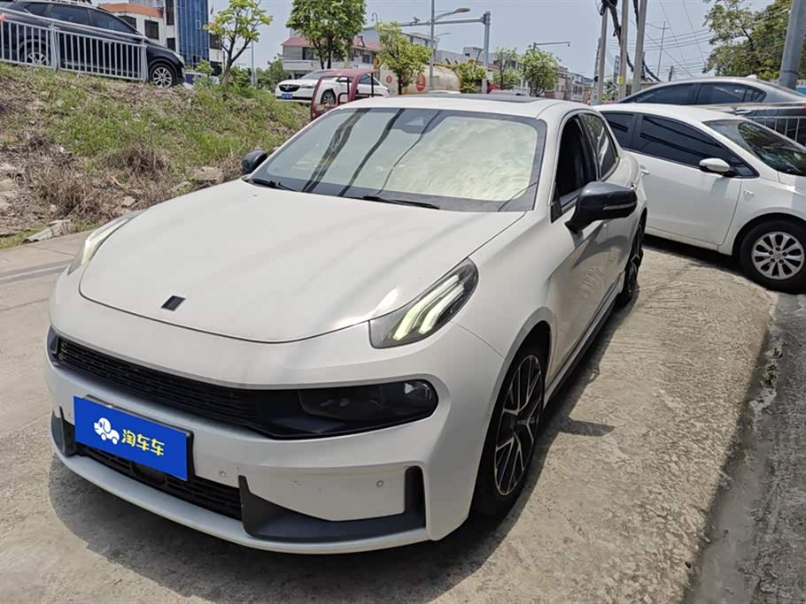 Lynk & Co 03