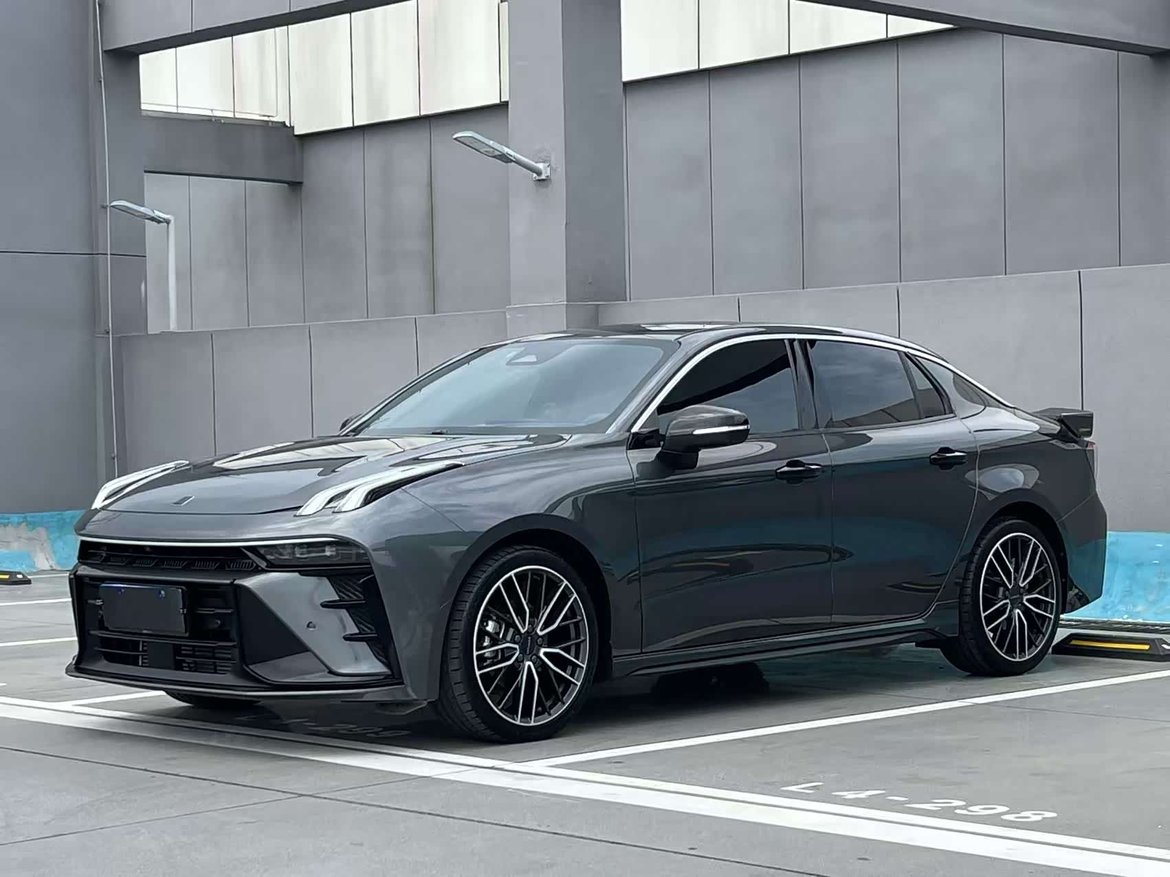Lynk & Co 02