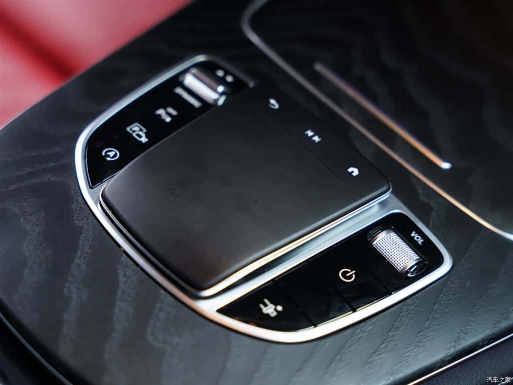 Mercedes-Benz E-Class, 2024 42