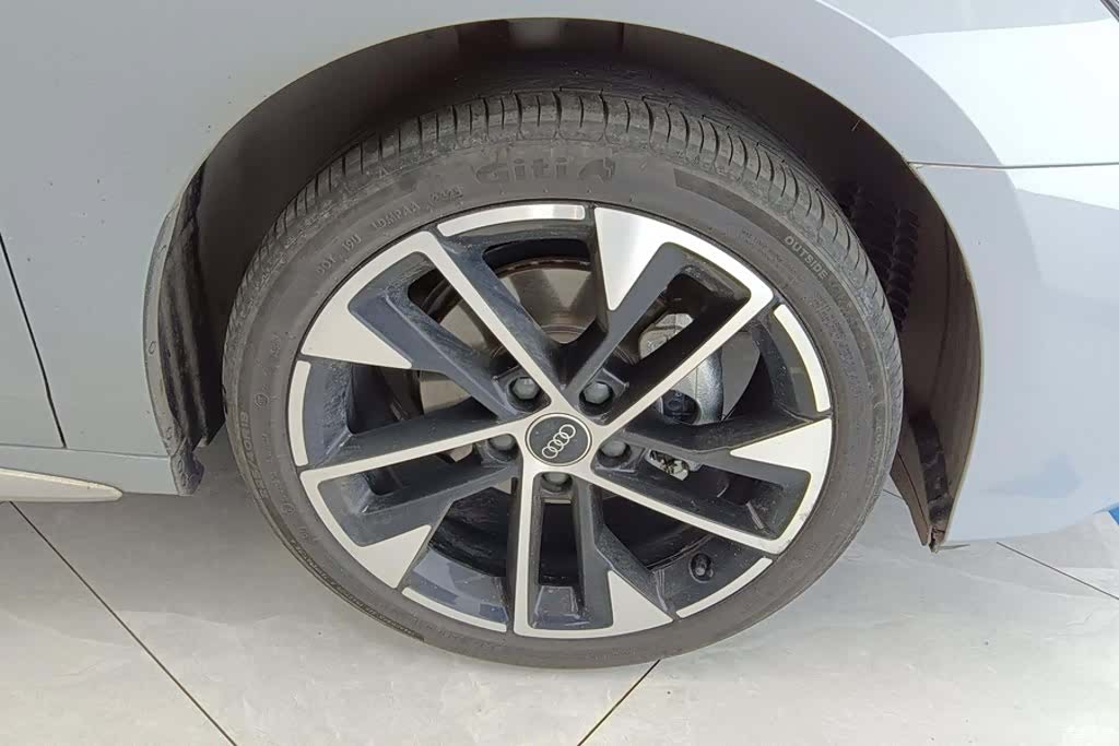Audi Flying Spur, 2025 6