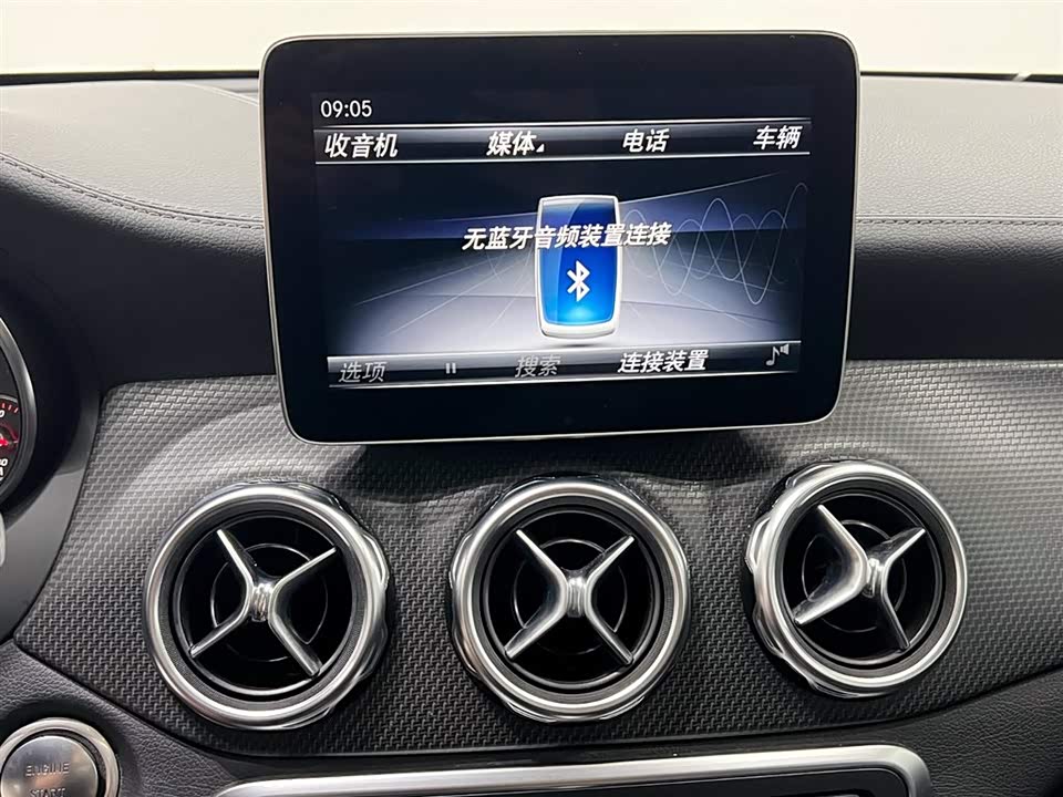 Mercedes-Benz GLA Mercedes-Benz GLA