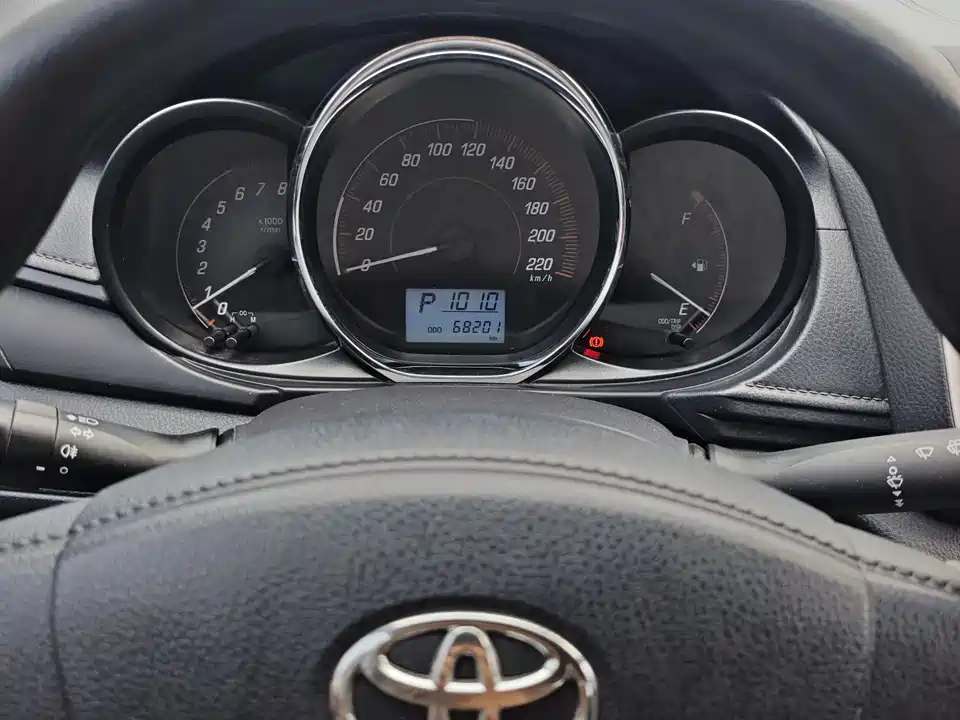 Toyota YARiS L to enjoy