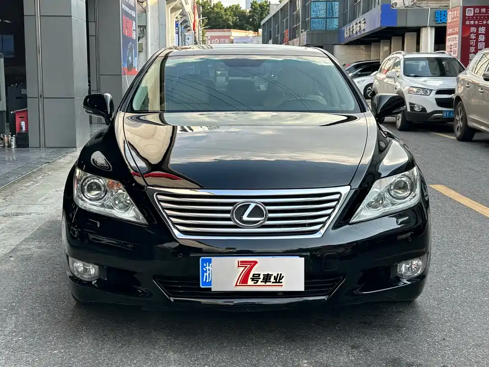 Lexus LS