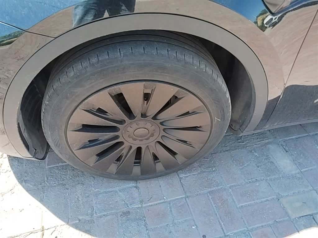 Tesla Model Y, 2024 23