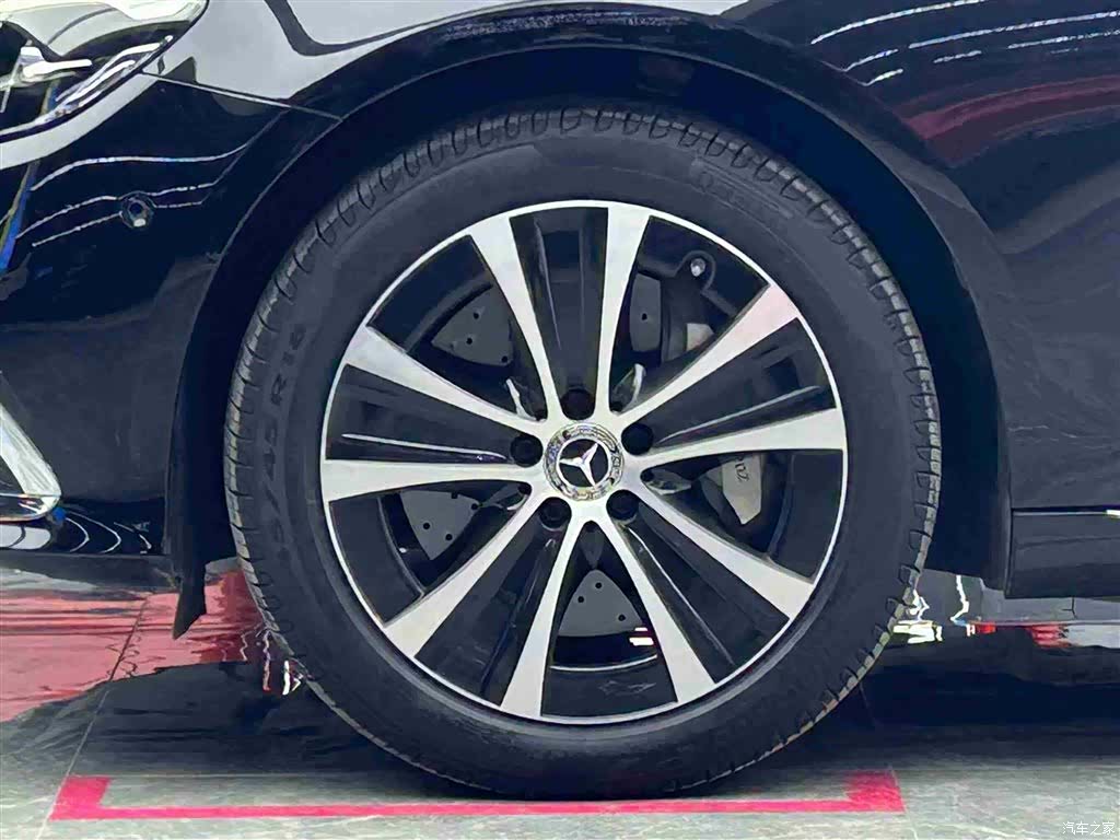 Mercedes-Benz E-Class, 2023 4