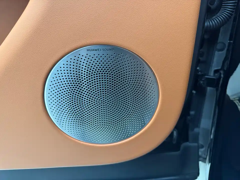 AITO Ask the world M9