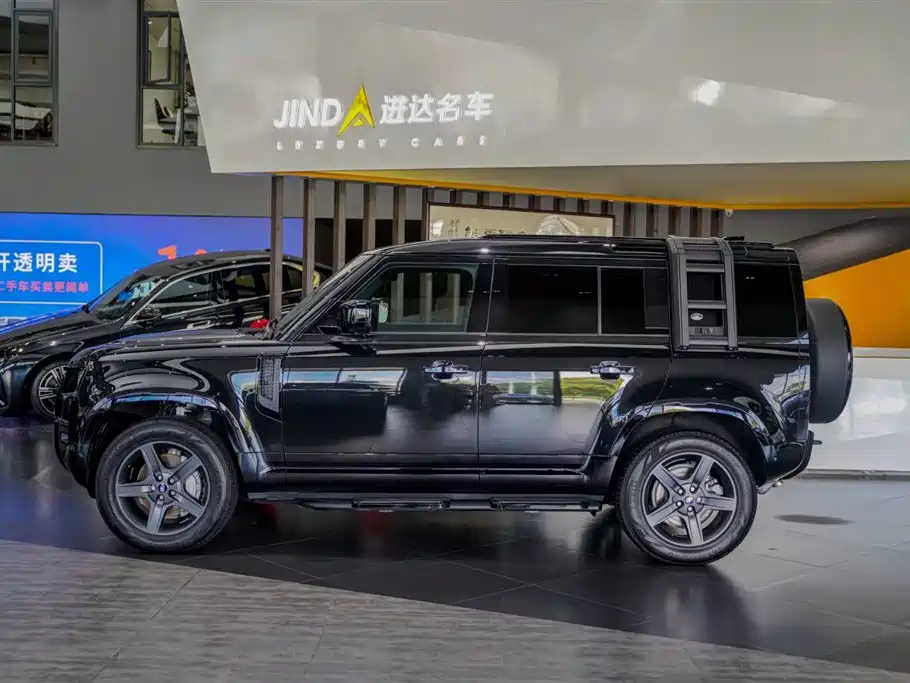 Land Rover guard