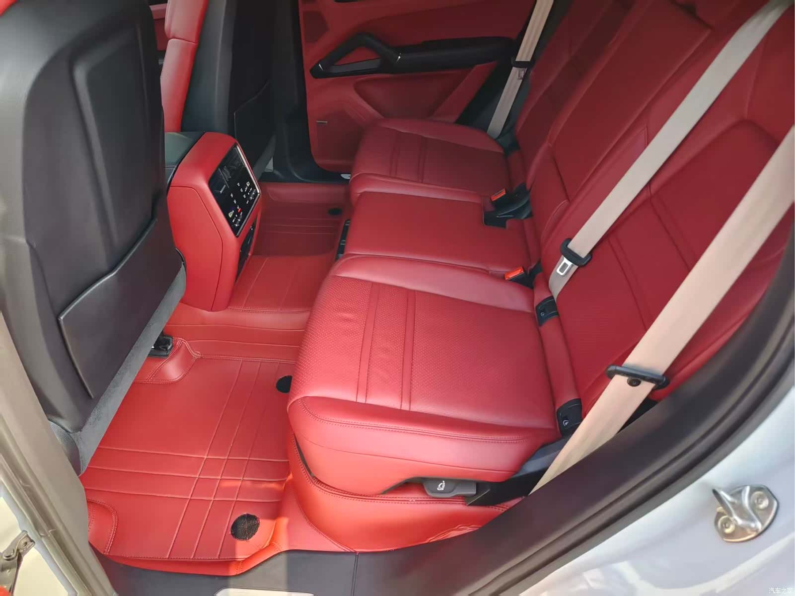 Porsche Cayenne, 2023 10