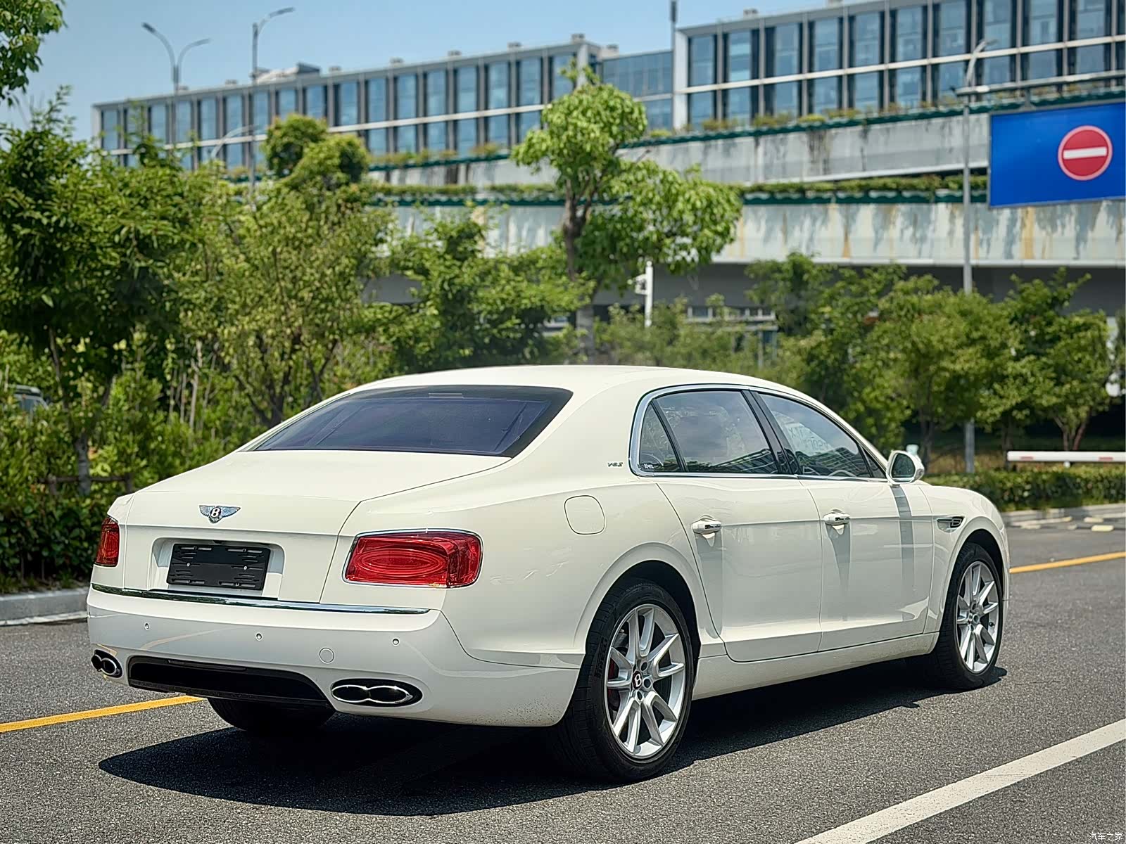 Bentley Flying Spur, 2020 7