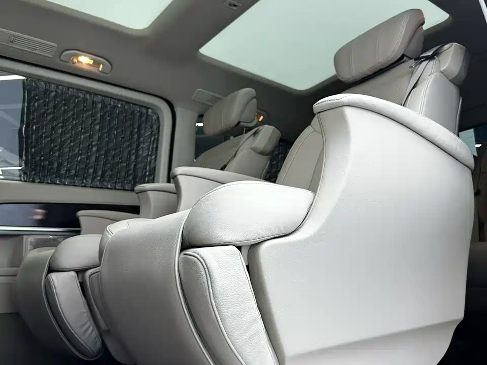 Mercedes-Benz V-class