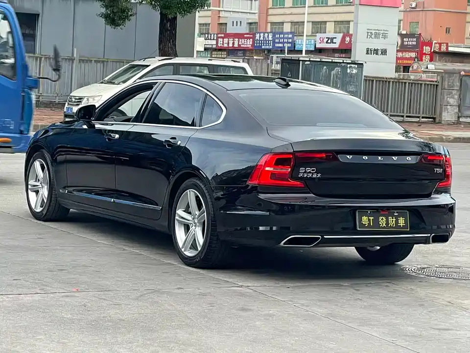 Volvo S90