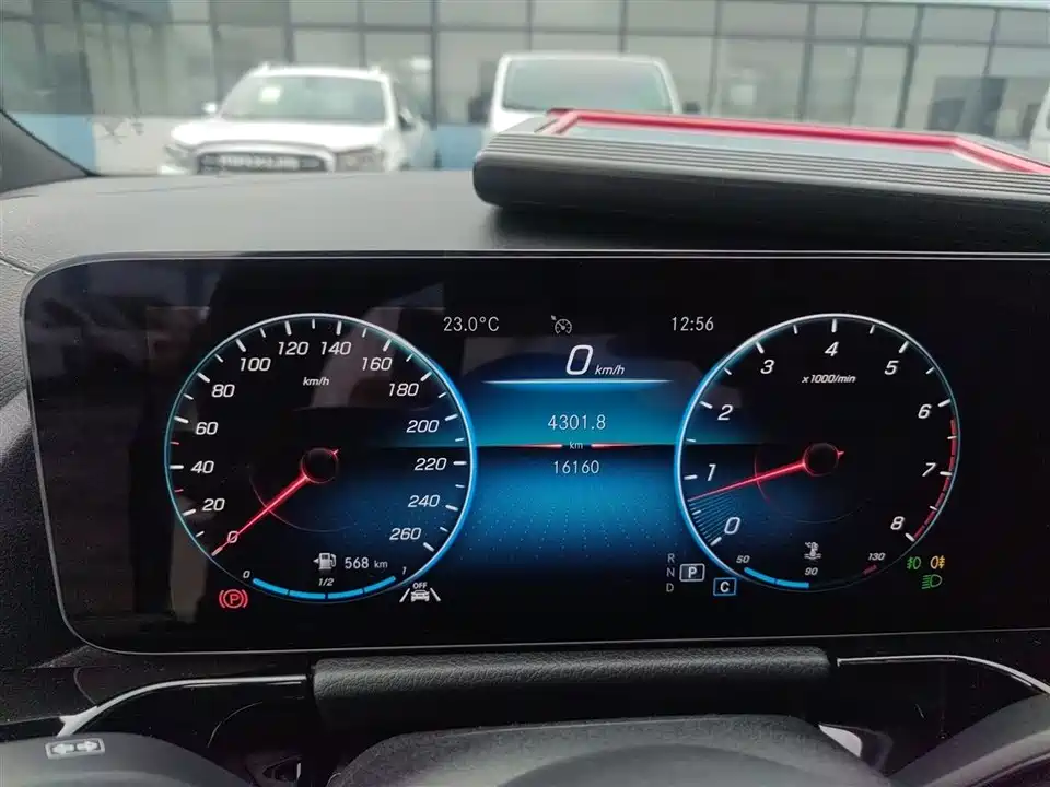 Mercedes-Benz GLA Mercedes-Benz GLA