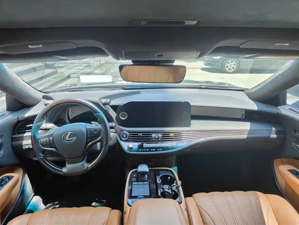 Lexus LS