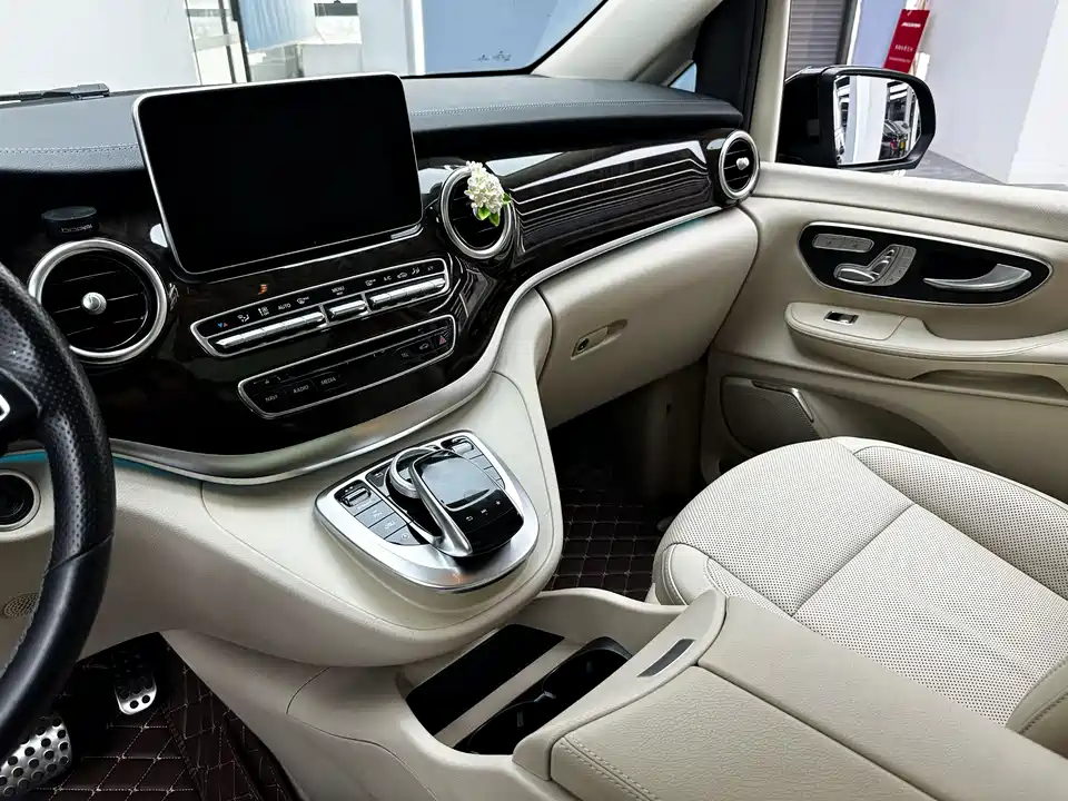 Mercedes-Benz V-class