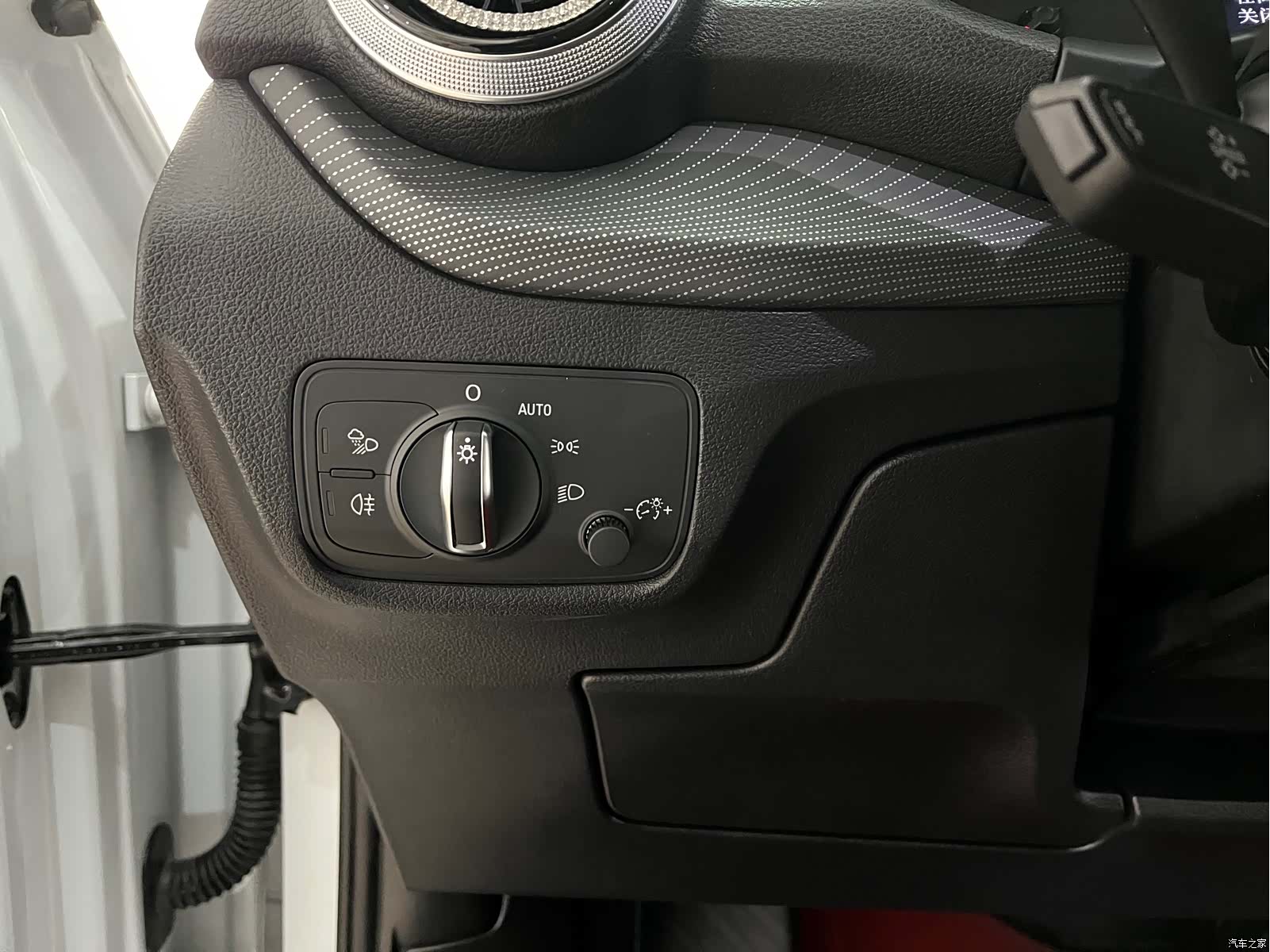 Audi Q2L, 2023 15
