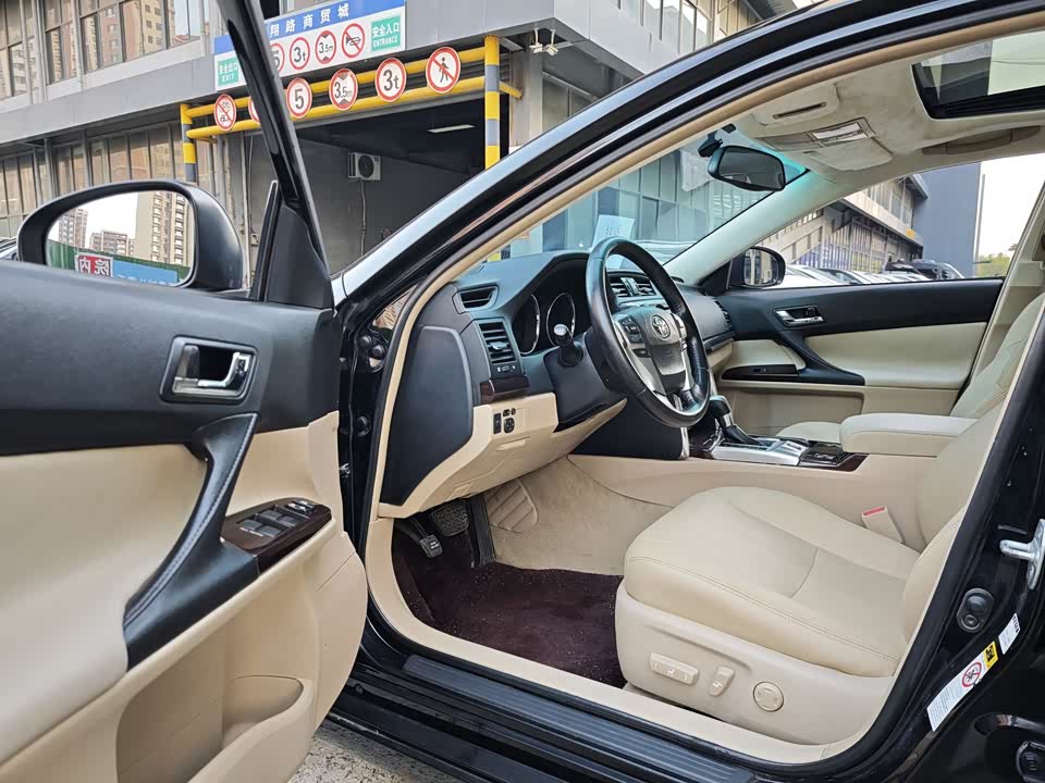 Toyota Reiz Toyota Reiz