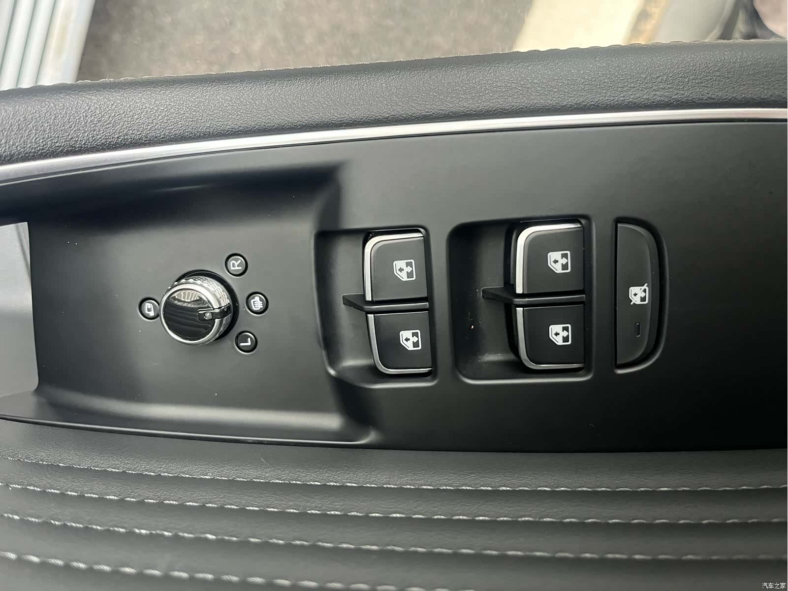 Hongqi HS5, 2023 23