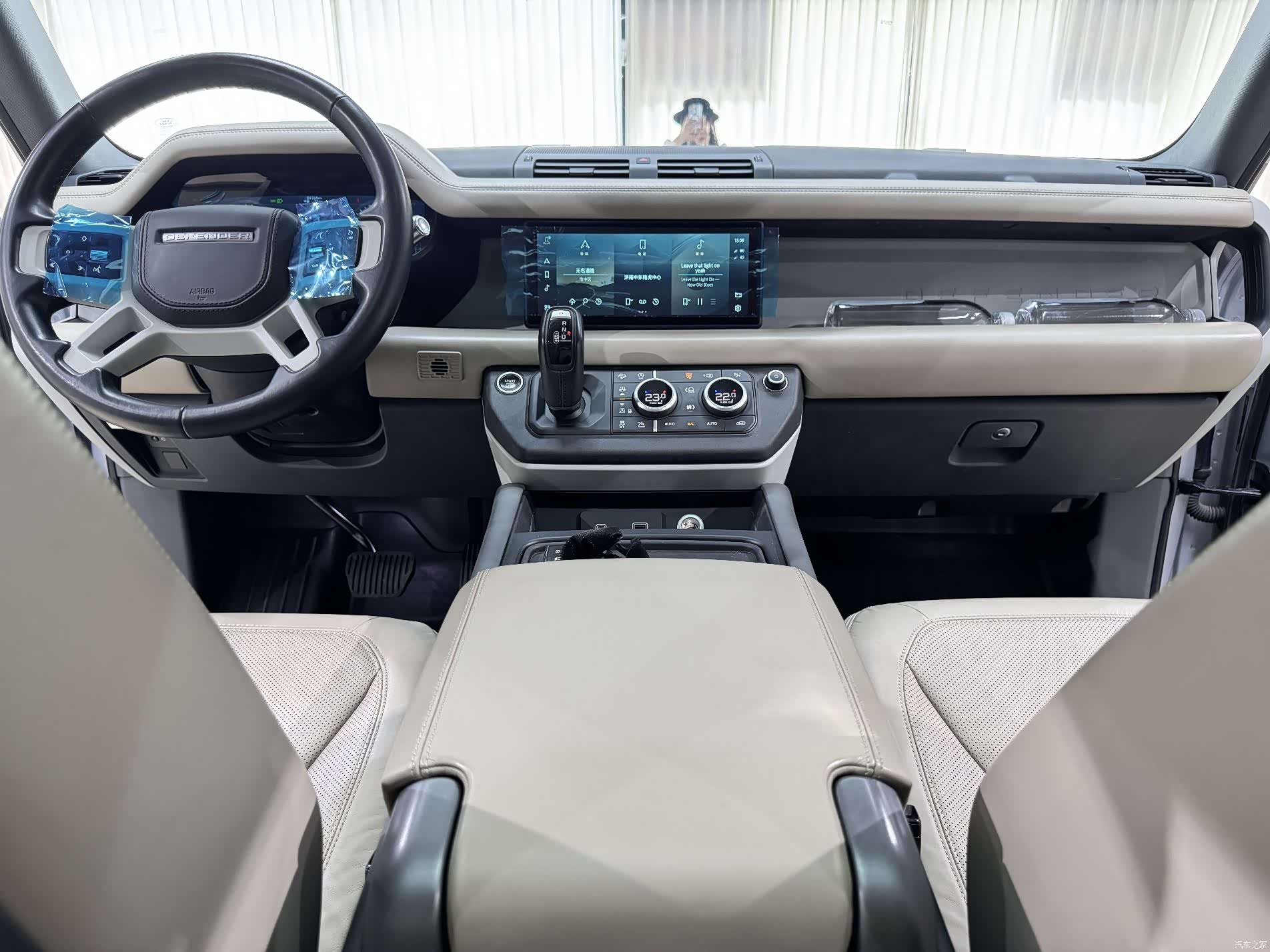 Land Rover Defender, 2021 10