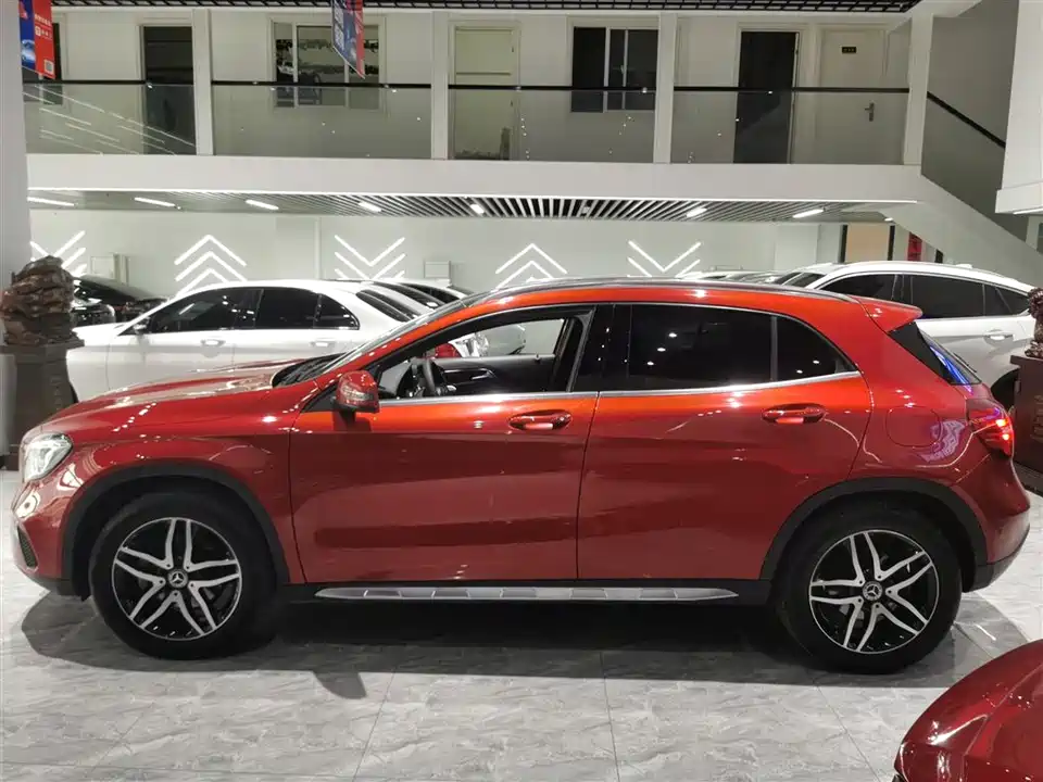Mercedes-Benz GLA Mercedes-Benz GLA