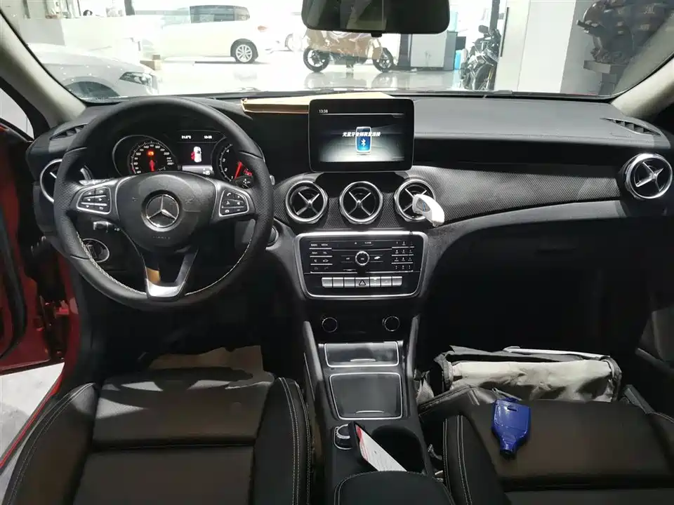 Mercedes-Benz GLA Mercedes-Benz GLA