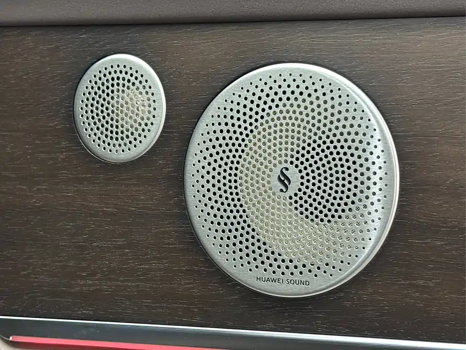 AITO Ask the world M9