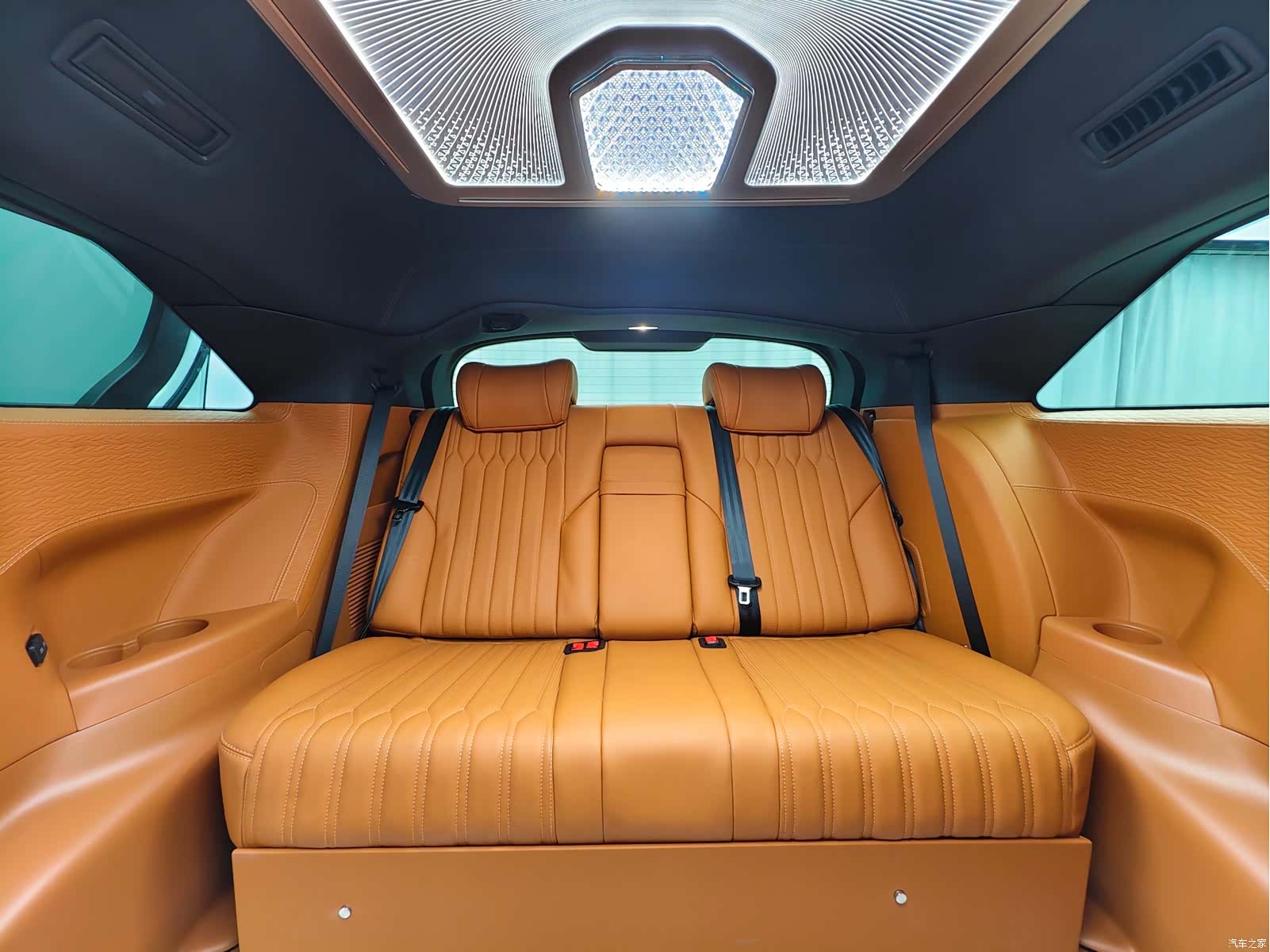 Toyota Granvia, 2026 30