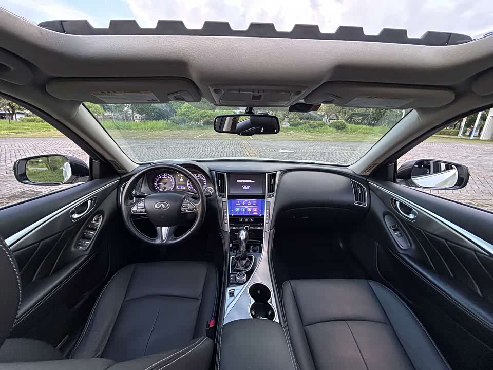 Infiniti Q50L