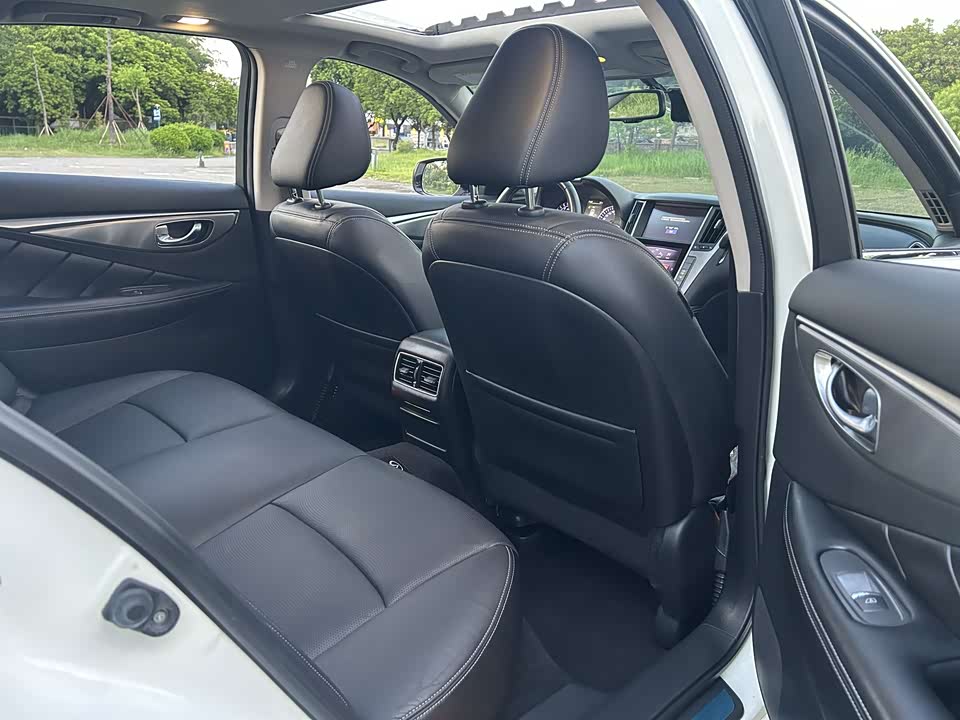 Infiniti Q50L