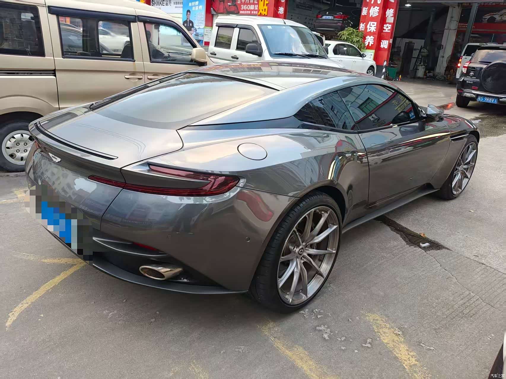 Aston Martin DB11, 2020 4