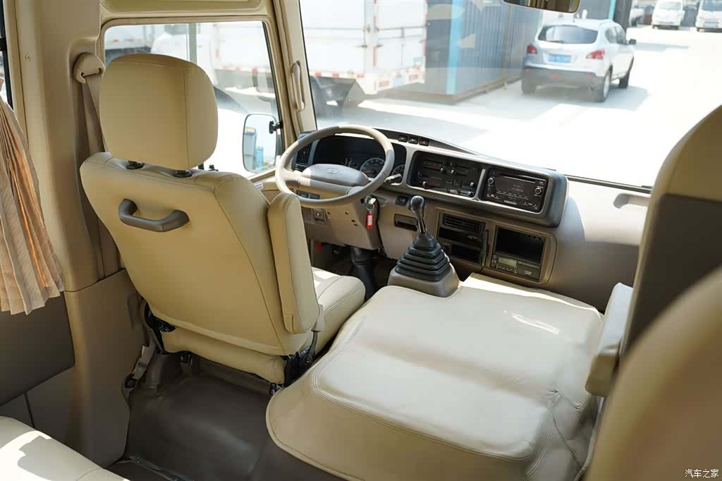Toyota Coaster, 2016 23