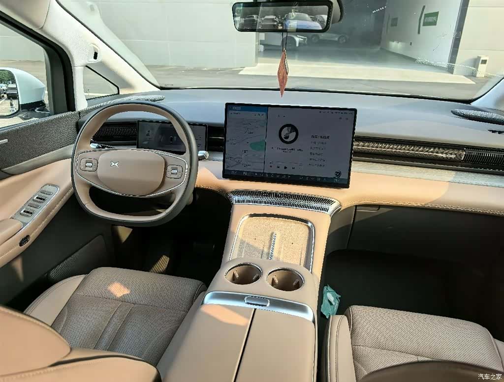 Xpeng X9, 2025 все фото