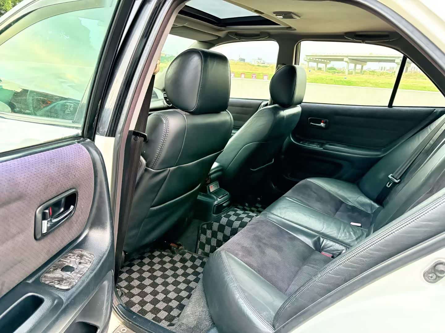 Lexus IS, 2001 8