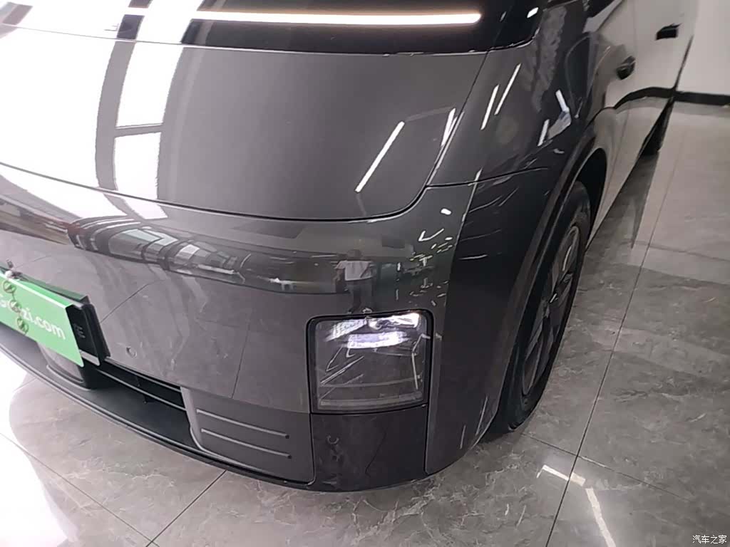 Li Auto MEGA, 2025 24