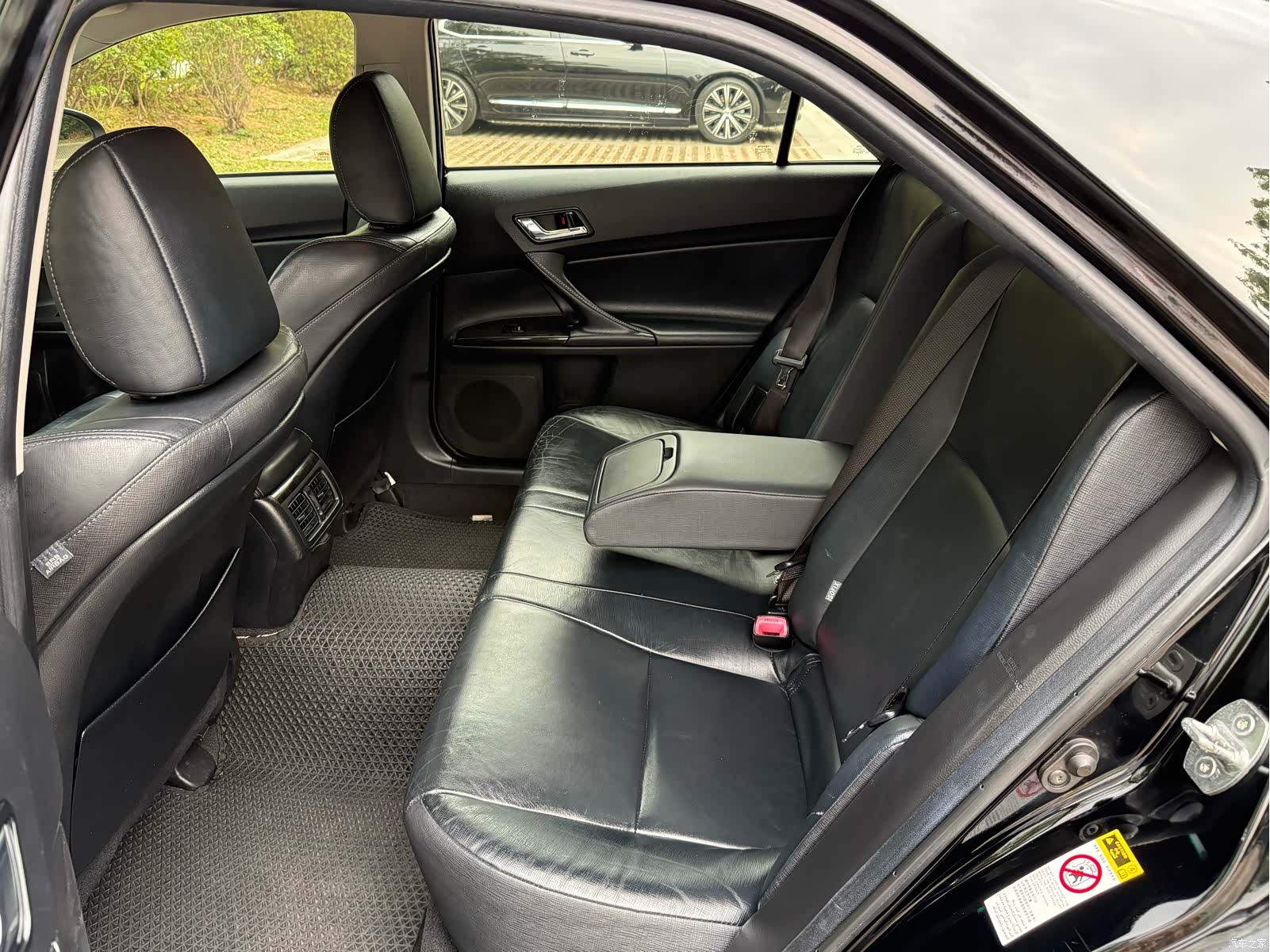 Toyota 2.5V, 2013 6