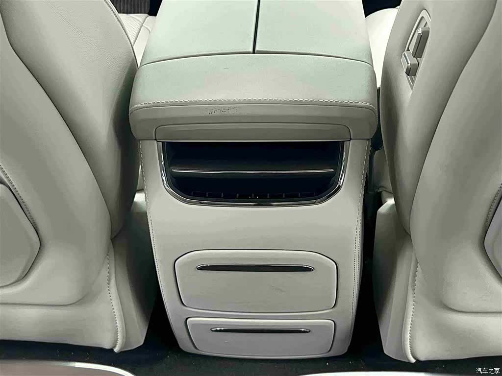Volvo EM90, 2025 13