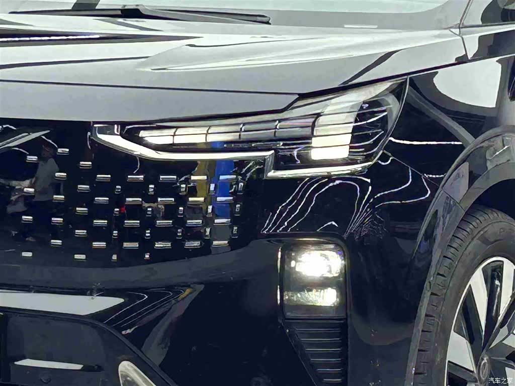 Volvo EM90, 2025 6